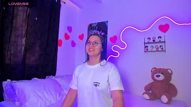 Dilan and Mia online show from April 19, 3:22 pm