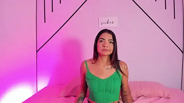 MiahCornell  online show from November 11, 8:53 pm