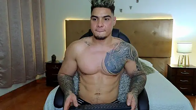Snapshot of Steven_Velez chatting on October 4, 2:31 am Steven Velez online show from October 4, 2:31 am