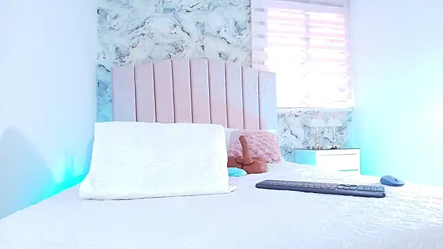 cataleya ebony  online show from November 6, 7:15 pm