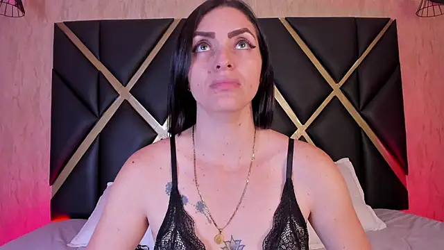 Snapshot of MeganHoffmaan chatting on September 16, 9:05 pm MeganHoffmaan online show from September 16, 9:05 pm