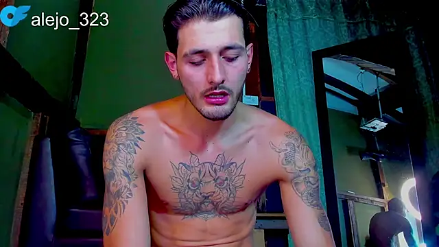 Snapshot of alejo__323__ chatting on May 2, 2:05 am alejo 323 online show from May 2, 2:05 am