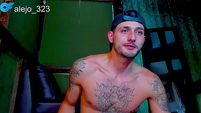 Snapshot of alejo__323__ chatting on May 3, 2:17 am alejo 323 online show from May 3, 2:17 am