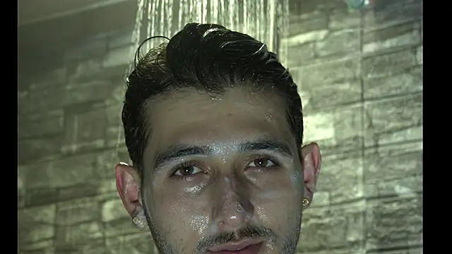 Snapshot of alejo__323__ chatting on June 22, 3:25 am alejo 323 online show from June 22, 3:25 am