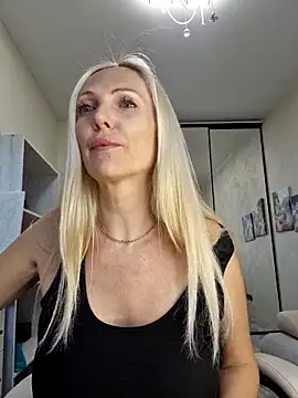 Snapshot of Monna chatting on October 23, 1:43 pm Monna online show from October 23, 1:43 pm