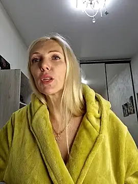 Snapshot of Monna chatting on November 5, 2:39 pm Monna online show from November 5, 2:39 pm