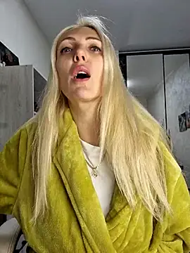 Snapshot of Monna chatting on November 7, 3:01 pm Monna online show from November 7, 3:01 pm