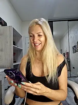 Snapshot of Monna chatting on November 29, 3:26 pm Monna online show from November 29, 3:26 pm