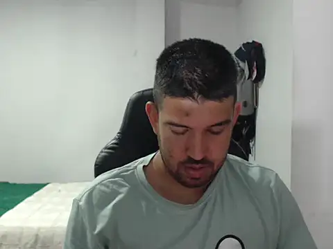 Snapshot of Axel11113 chatting on November 4, 4:22 am Axel11113 online show from November 4, 4:22 am