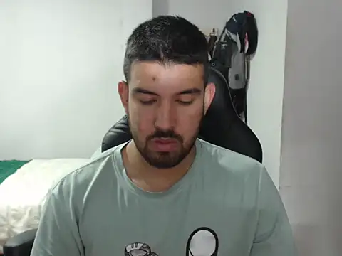 Snapshot of Axel11113 chatting on November 11, 2:55 am Axel11113 online show from November 11, 2:55 am