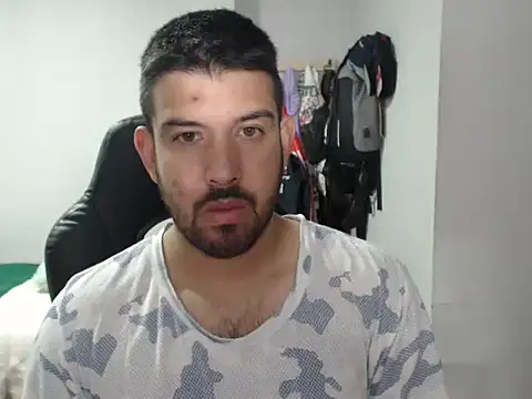 Snapshot of Axel11113 chatting on November 13, 3:27 am Axel11113 online show from November 13, 3:27 am