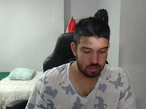 Snapshot of Axel11113 chatting on November 14, 3:05 am Axel11113 online show from November 14, 3:05 am