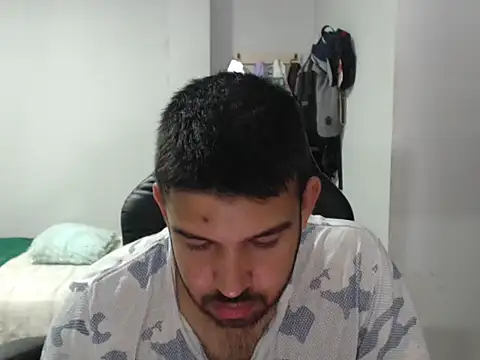 Snapshot of Axel11113 chatting on November 15, 3:37 am Axel11113 online show from November 15, 3:37 am