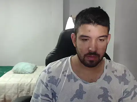 Snapshot of Axel11113 chatting on November 17, 2:17 am Axel11113 online show from November 17, 2:17 am