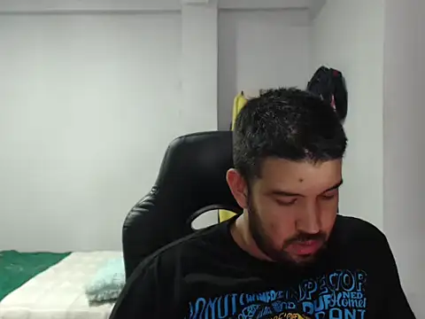 Snapshot of Axel11113 chatting on November 20, 2:56 am Axel11113 online show from November 20, 2:56 am