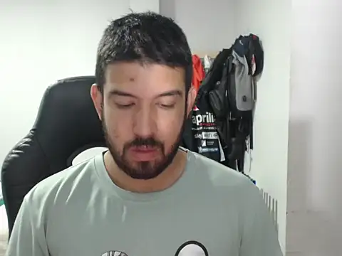 Snapshot of Axel11113 chatting on December 5, 2:42 am Axel11113 online show from December 5, 2:42 am