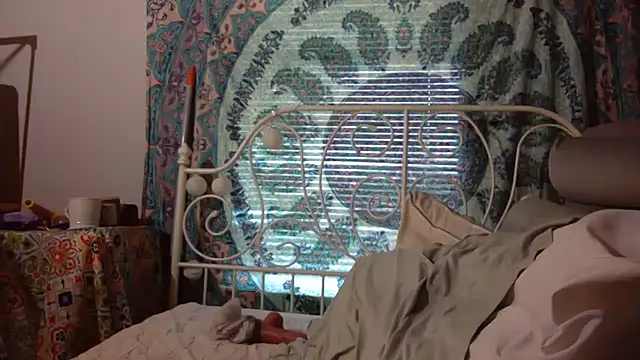 Snapshot of g0lden_are0las89 chatting on September 10, 11:27 pm g0lden are0las89 online show from September 10, 11:27 pm