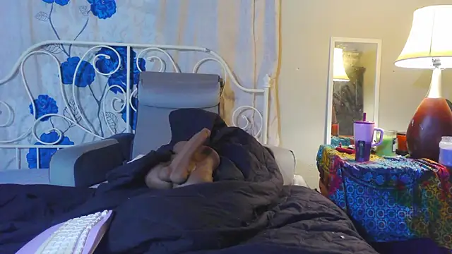 Snapshot of g0lden_are0las89 chatting on February 16, 12:18 am g0lden are0las89 online show from February 16, 12:18 am