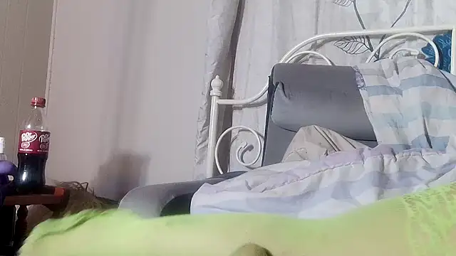 Snapshot of g0lden_are0las89 chatting on March 9, 10:41 am g0lden are0las89 online show from March 9, 10:41 am