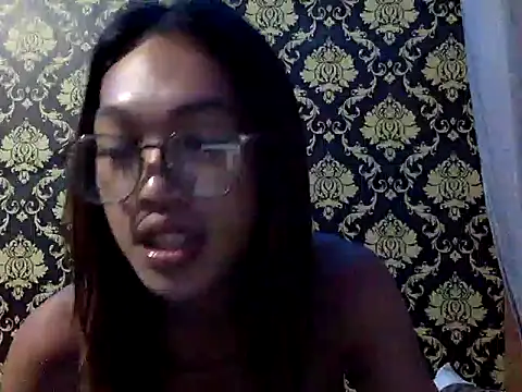 Snapshot of your_wifey chatting on September 15, 9:42 am your wifey online show from September 15, 9:42 am