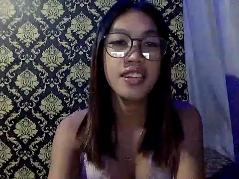Snapshot of your_wifey chatting on October 2, 10:22 am your wifey online show from October 2, 10:22 am