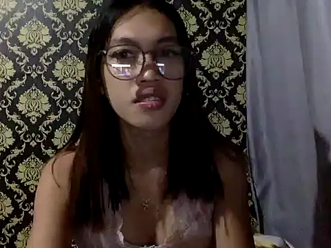 Snapshot of your_wifey chatting on October 8, 12:36 pm your wifey online show from October 8, 12:36 pm