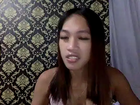 Snapshot of your_wifey chatting on October 11, 11:31 am your wifey online show from October 11, 11:31 am