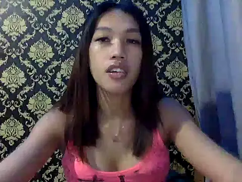 Snapshot of your_wifey chatting on October 21, 11:00 am your wifey online show from October 21, 11:00 am