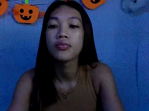 Snapshot of your_wifey chatting on October 28, 3:43 am your wifey online show from October 28, 3:43 am