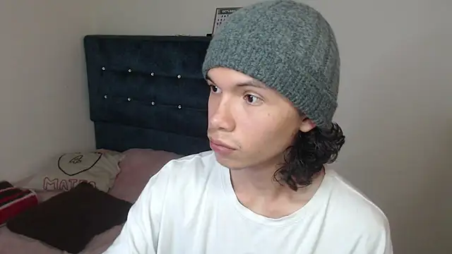 Snapshot of Xoxo_Smiles chatting on October 18, 8:20 pm Xoxo Smiles online show from October 18, 8:20 pm