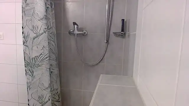 Snapshot of Hijuga chatting on September 17, 9:00 am Hijuga online show from September 17, 9:00 am