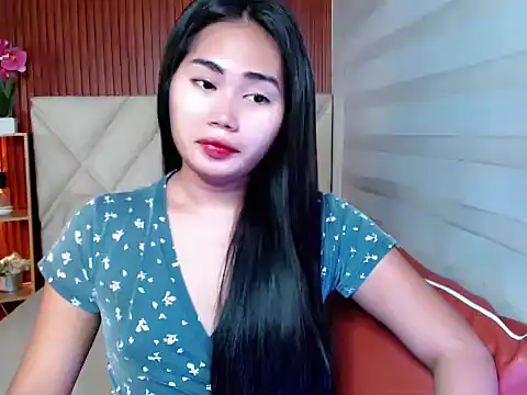 sluttyprincess0 online show from November 27, 10:45 pm