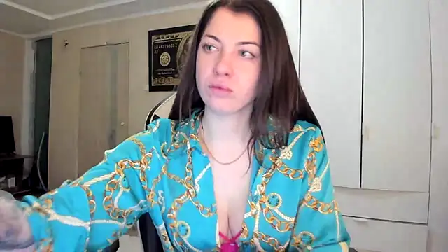 Snapshot of EmiLovsi chatting on February 18, 9:33 pm EmiLovsi online show from February 18, 9:33 pm