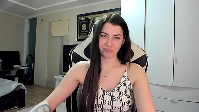Snapshot of EmiLovsi chatting on March 5, 7:21 pm EmiLovsi online show from March 5, 7:21 pm