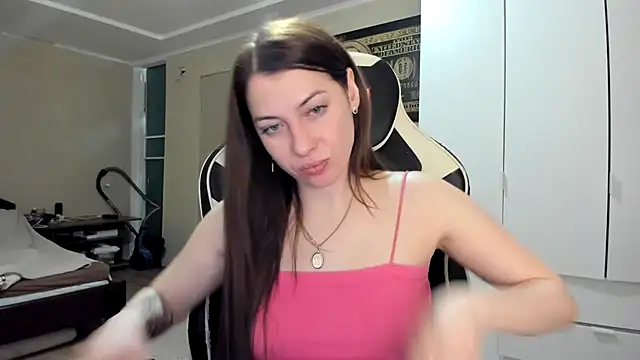 Snapshot of EmiLovsi chatting on May 5, 7:55 pm EmiLovsi online show from May 5, 7:55 pm