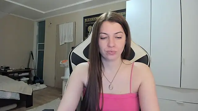 Snapshot of EmiLovsi chatting on May 8, 2:33 pm EmiLovsi online show from May 8, 2:33 pm