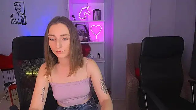 eva smiith  online show from November 14, 6:45 am