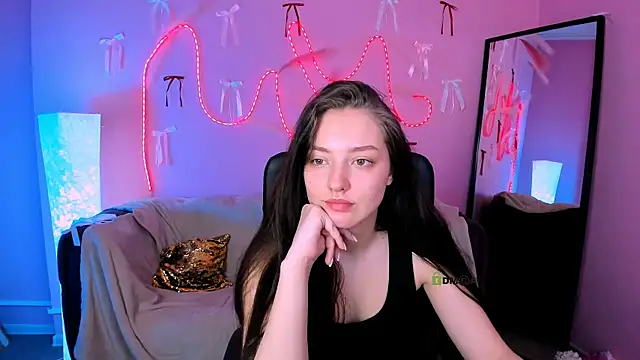 eva smiith  online show from March 19, 6:39 am