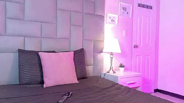 Noah Bells online show from April 18, 2:54 pm