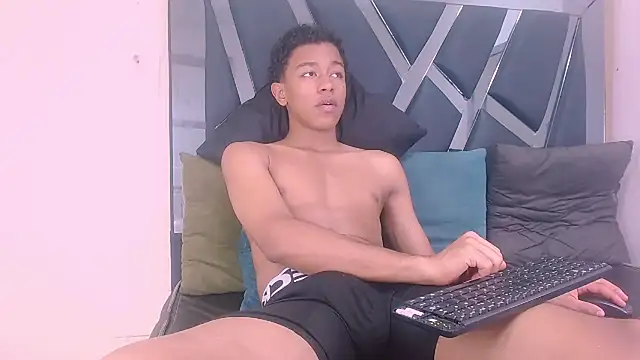 Snapshot of Rocco_Grey chatting on October 16, 7:48 pm Rocco Grey online show from October 16, 7:48 pm
