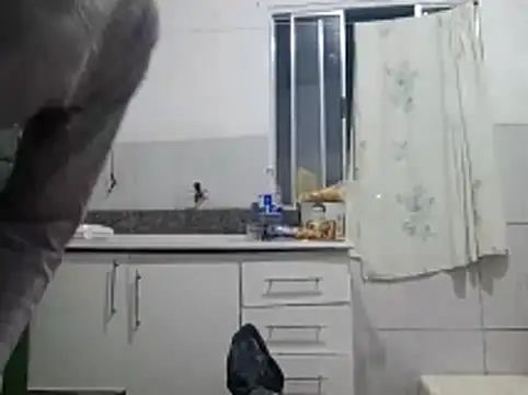 Snapshot of BrenoAvelar chatting on May 3, 7:25 am BrenoAvelar online show from May 3, 7:25 am