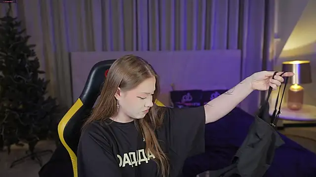 Esmie Smile online show from January 14, 12:05 am