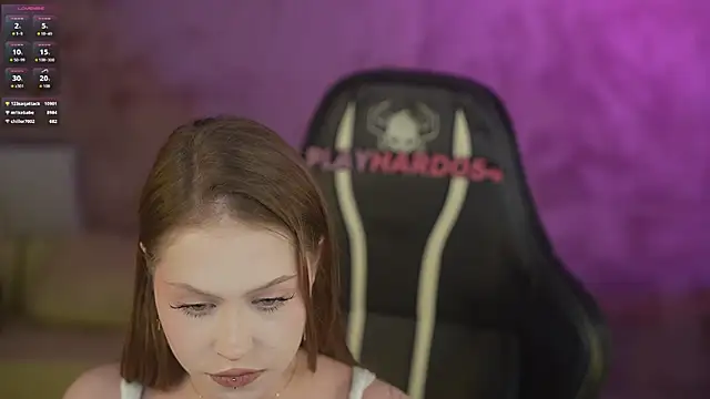 Esmie Smile online show from March 20, 3:33 am