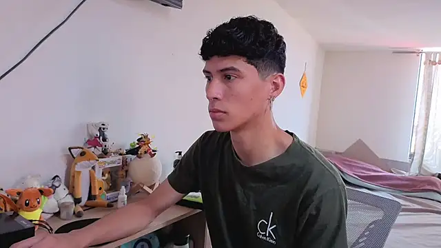 Snapshot of LuClawthorne_ chatting on March 19, 3:27 pm LuClawthorne online show from March 19, 3:27 pm