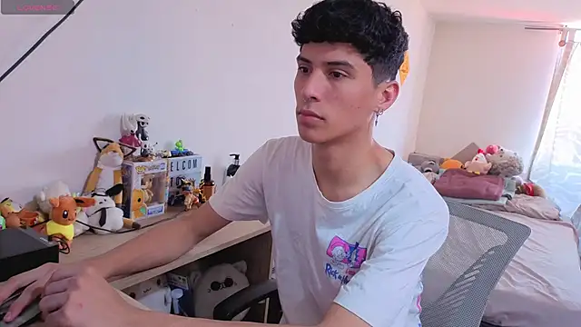 Snapshot of LuClawthorne_ chatting on March 21, 6:44 pm LuClawthorne online show from March 21, 6:44 pm