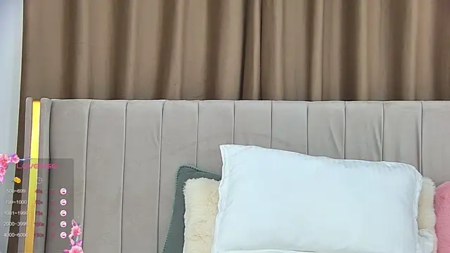 Snapshot of EmilyNovaa chatting on May 17, 6:04 pm EmilyNovaa online show from May 17, 6:04 pm