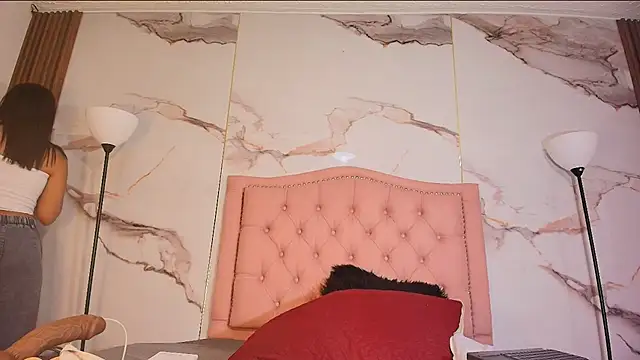 AlyaThompson online show from April 21, 4:52 am