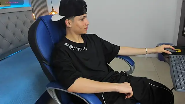 SamBlack  online show from April 9, 12:43 pm