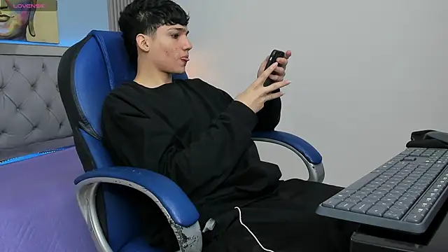 SamBlack  online show from April 25, 1:36 pm