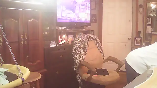 Snapshot of BonnienClyde5421 chatting on February 26, 8:52 pm BonnienClyde5421 online show from February 26, 8:52 pm